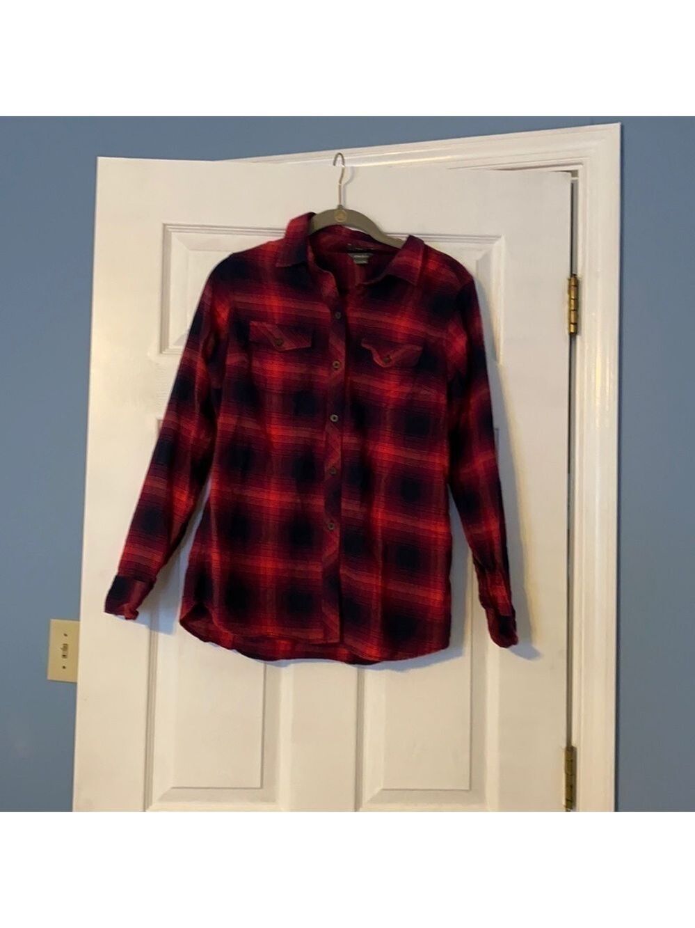 eddie Bauer classic fit women’s top; size medium